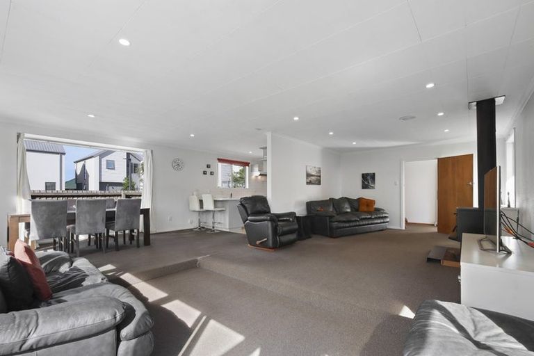 Photo of property in 8 Stackhouse Avenue, Bishopdale, Christchurch, 8053