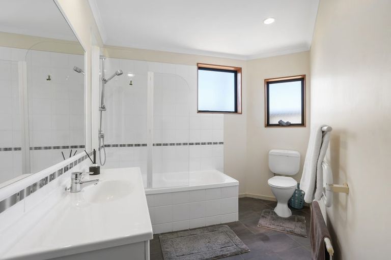 Photo of property in 70 Palmgreen Court, Stanmore Bay, Whangaparaoa, 0932