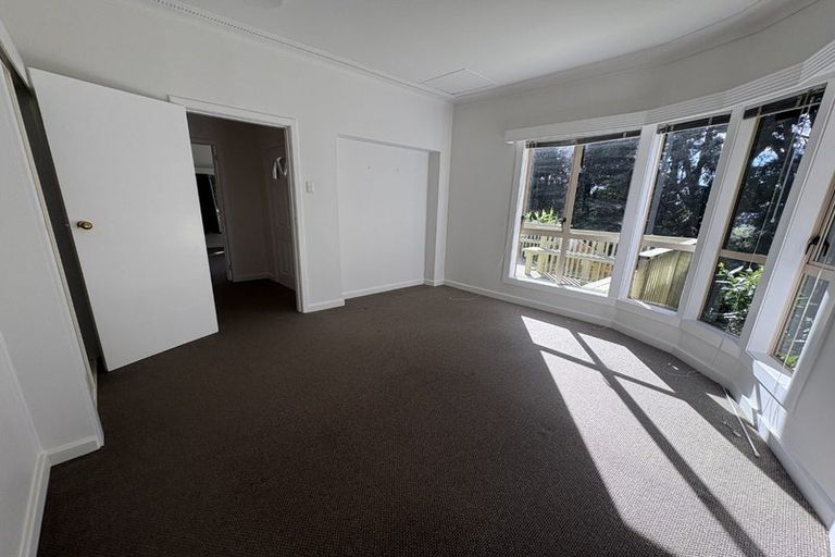 Photo of property in 235 Forest Road, Waiatarua, Auckland, 0612
