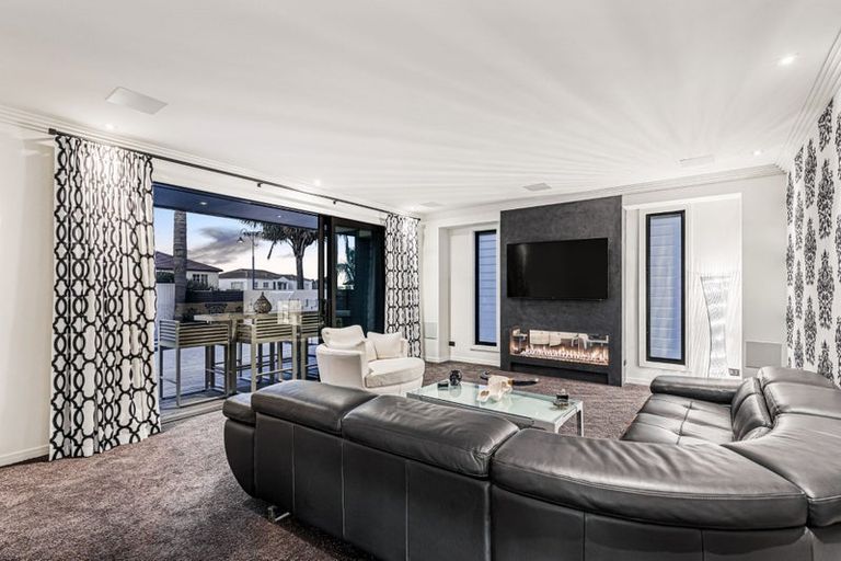 Photo of property in 3 Mansion Court, West Harbour, Auckland, 0618