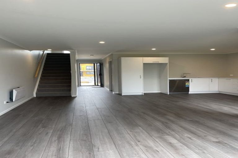 Photo of property in 74 Papatupu Way, Kumeu, 0810