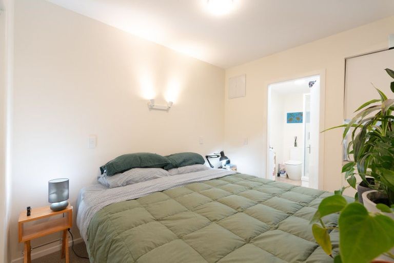 Photo of property in 42 Eden Street, Island Bay, Wellington, 6023