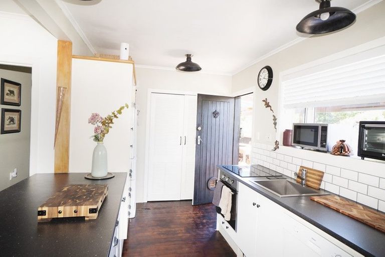 Photo of property in 14 Rimu Street, Helensville, 0800