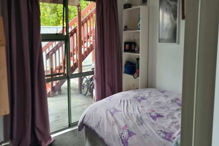 Photo of property in 2/224 Forrest Hill Road, Forrest Hill, Auckland, 0620