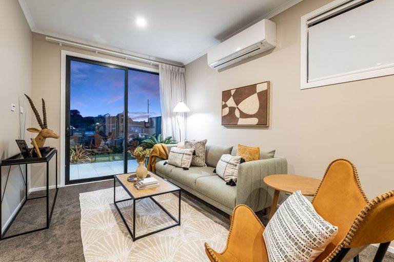 Photo of property in 5 Koreke Close, Kenepuru, Porirua, 5022