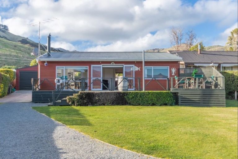 Photo of property in 11 Seafield Road, Duvauchelle, 7581