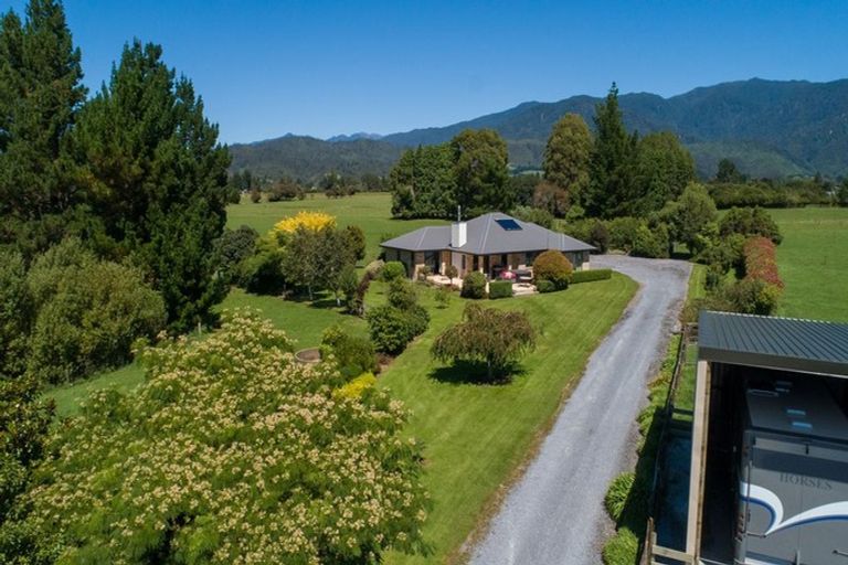 Photo of property in 118 Patons Rock Road, Patons Rock, Takaka, 7182