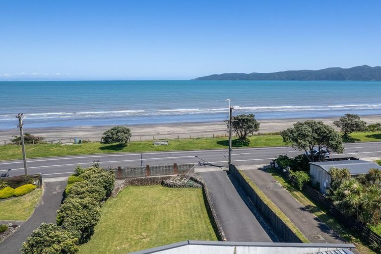 Photo of property in 104 Marine Parade, Paraparaumu Beach, Paraparaumu, 5032