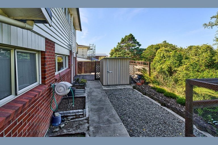 Photo of property in 17 Rembrandt Avenue, Tawa, Wellington, 5028