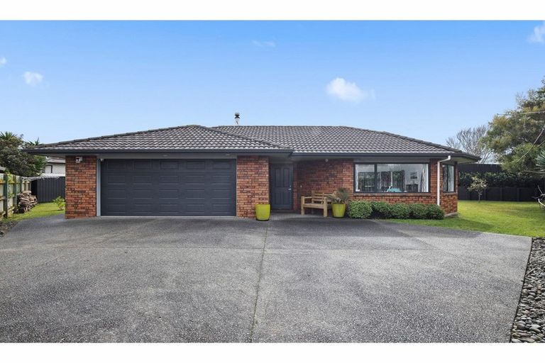 Photo of property in 7 Thornlea Grove, Waiuku, 2123