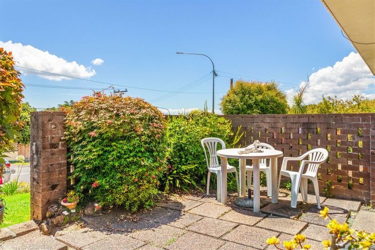 Photo of property in 101 Colwill Road, Massey, Auckland, 0614