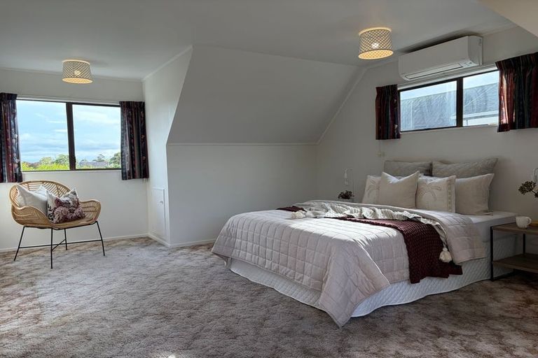 Photo of property in 16 Willowstream Grove, Cloverlea, Palmerston North, 4412