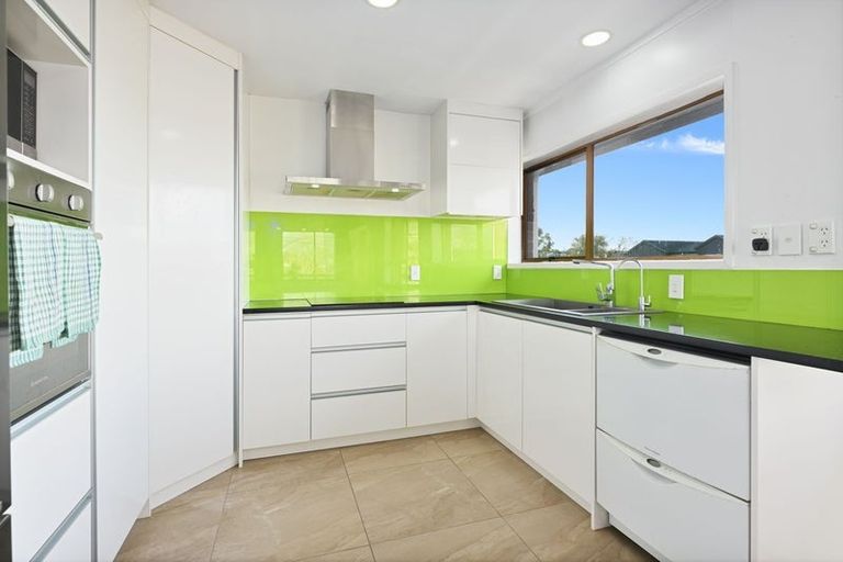 Photo of property in 4 Roberts Road, Te Atatu South, Auckland, 0610