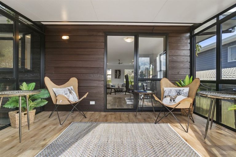 Photo of property in 98 Caribbean Drive, Unsworth Heights, Auckland, 0632