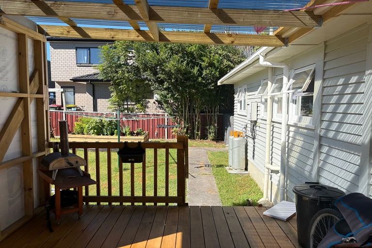 Photo of property in 1/144a Mcleod Road, Te Atatu South, Auckland, 0610
