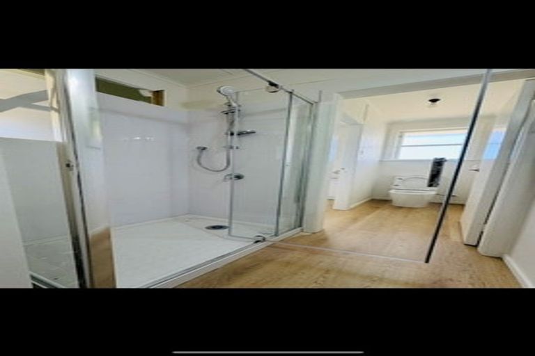Photo of property in 28 Waione Avenue, Te Atatu Peninsula, Auckland, 0610