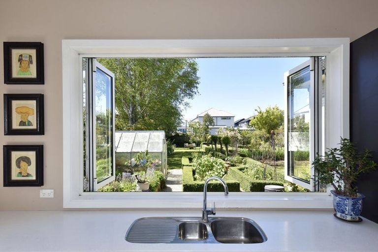 Photo of property in 122 Bishop Street, St Albans, Christchurch, 8014