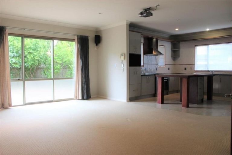 Photo of property in 15 Kaseng Place, East Tamaki Heights, Auckland, 2016