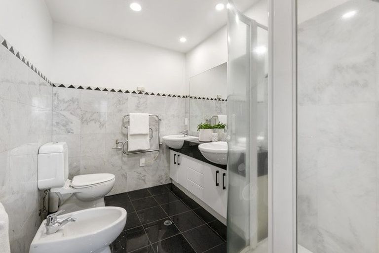 Photo of property in 5c The Promenade, Takapuna, Auckland, 0622