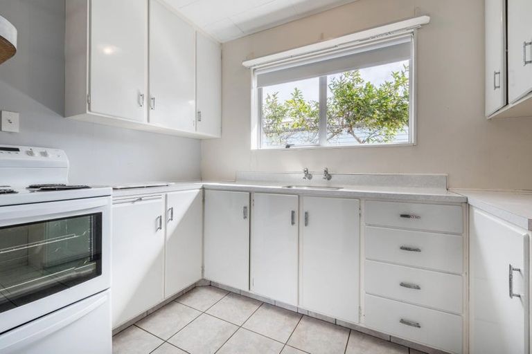Photo of property in 2/16 Akehurst Avenue, New Lynn, Auckland, 0600