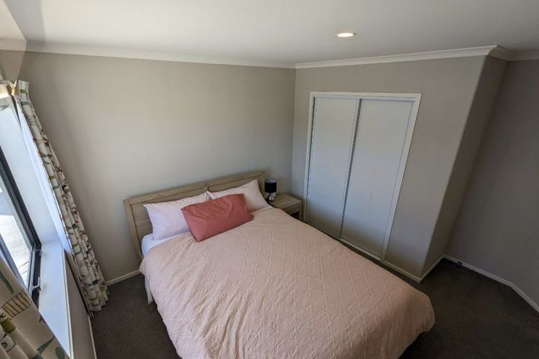 Photo of property in 117 Queen Charlotte Drive, Aotea, Porirua, 5024