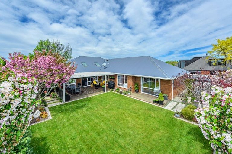 Photo of property in 32 Althorp Place, Avonhead, Christchurch, 8042