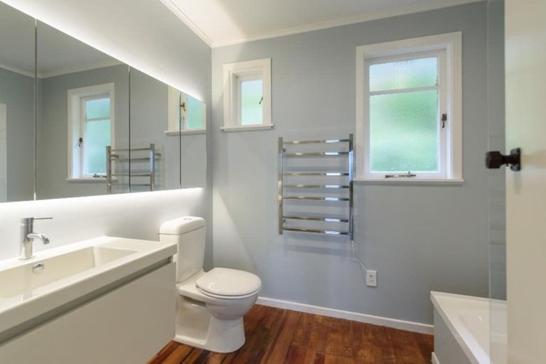 Photo of property in 29 Bedford Street, Northland, Wellington, 6012