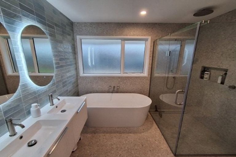 Photo of property in 17 Endeavour Avenue, Welcome Bay, Tauranga, 3112