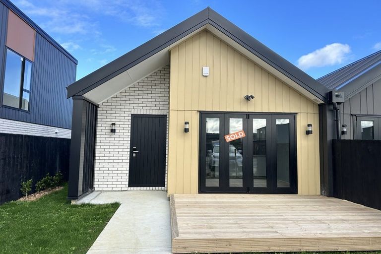 Photo of property in 1 Puhikawa Street, Massey, 0614