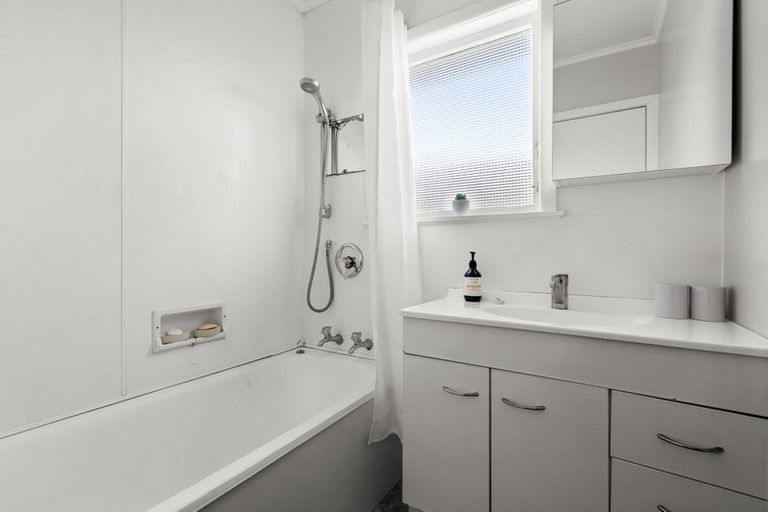 Photo of property in 227 Lumsden Place, Akina, Hastings, 4122