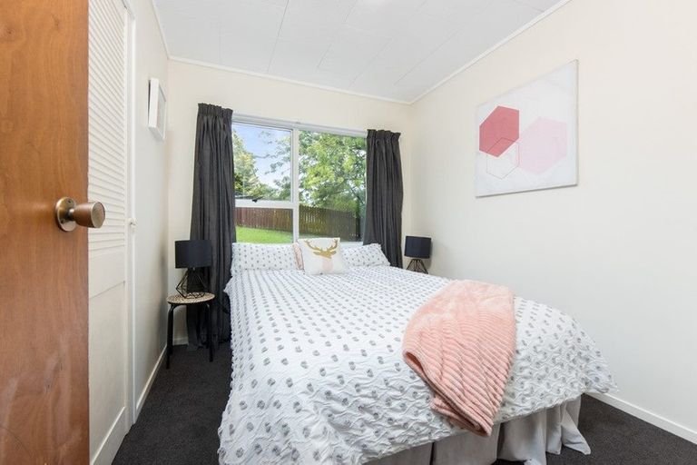 Photo of property in 28 Meadowood Drive, Unsworth Heights, Auckland, 0632