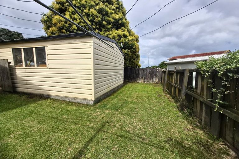 Photo of property in 344 Roscommon Road, Clendon Park, Auckland, 2103