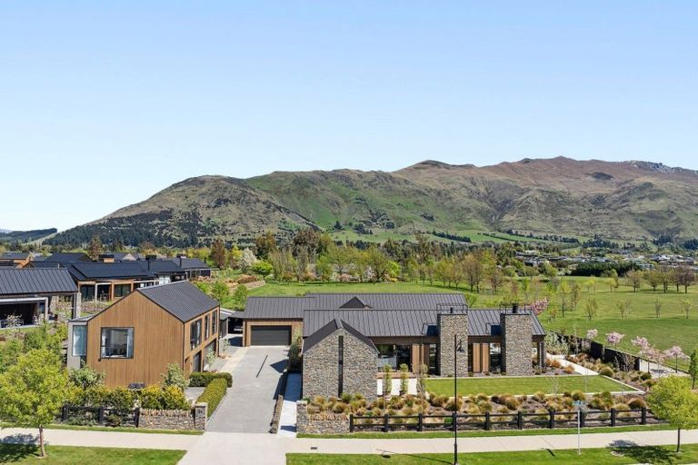 Photo of property in 14 Deans Drive, Wanaka, 9305