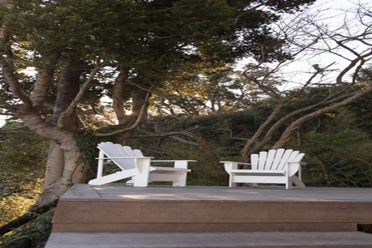 Photo of property in 112 Queen Street, Northcote Point, Auckland, 0627