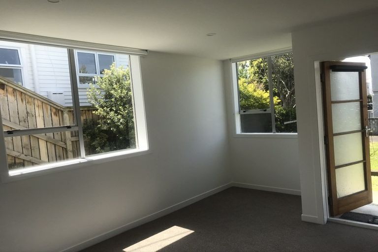 Photo of property in 21/125u Queens Drive, Lyall Bay, Wellington, 6022