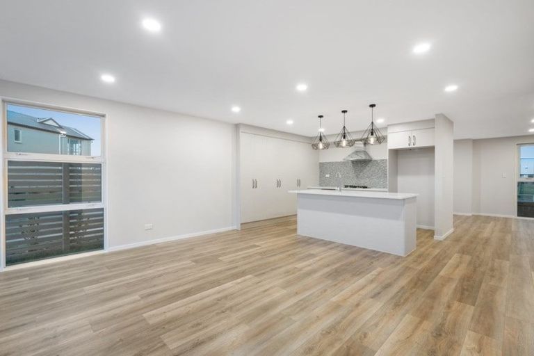 Photo of property in 56 Kauri Heart Avenue, Takanini, 2112