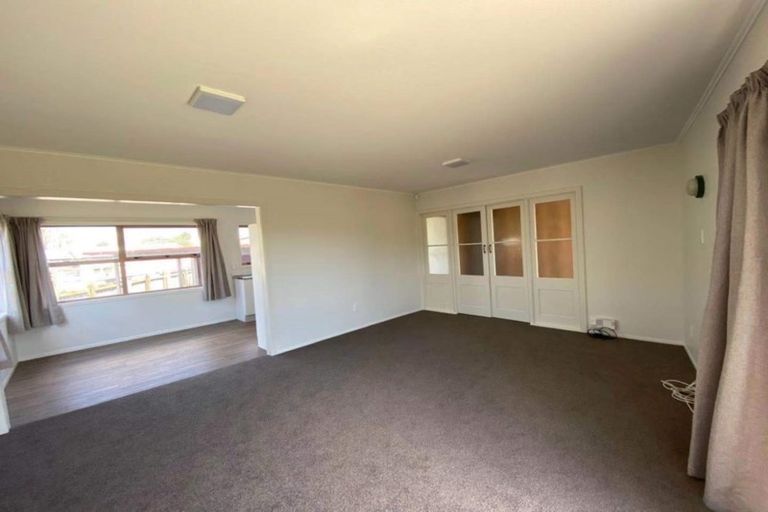Photo of property in 13 Ilford Crescent, Mangere, Auckland, 2022