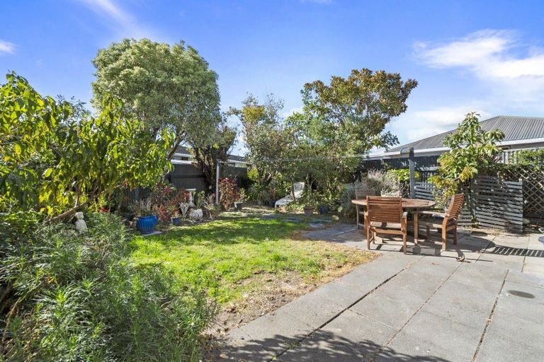 Photo of property in 14 Westmere Place, Takaro, Palmerston North, 4412