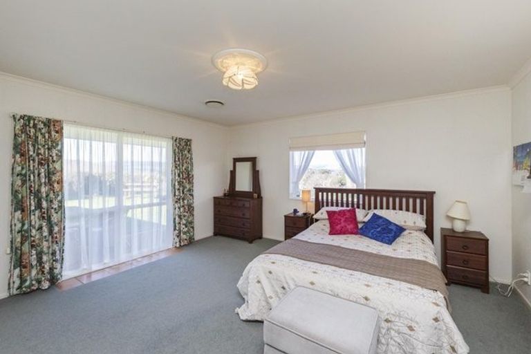 Photo of property in 51 Royal Oak Drive, Kelvin Grove, Palmerston North, 4414