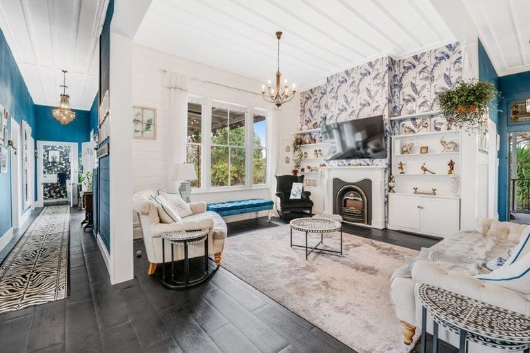 Photo of property in 1 Green Lane, Helensville, 0800