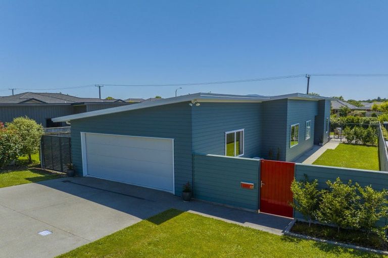 Photo of property in 17 Mahia Lane, Waikanae, 5036