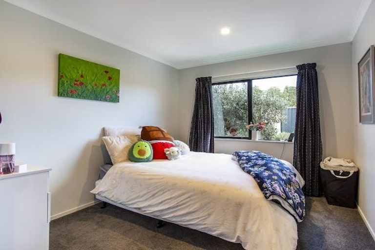 Photo of property in 20b Cambridge Road, Riverhead, 0820