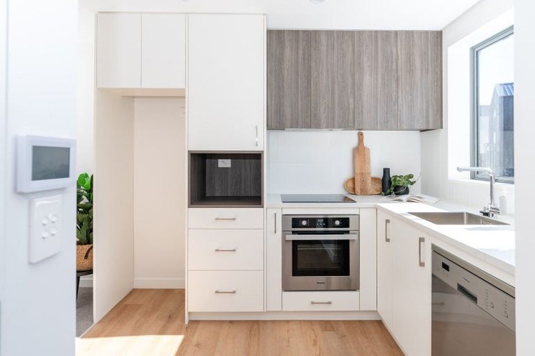 Photo of property in 84 Ara Paiwhenua, Tawa, Wellington, 5028