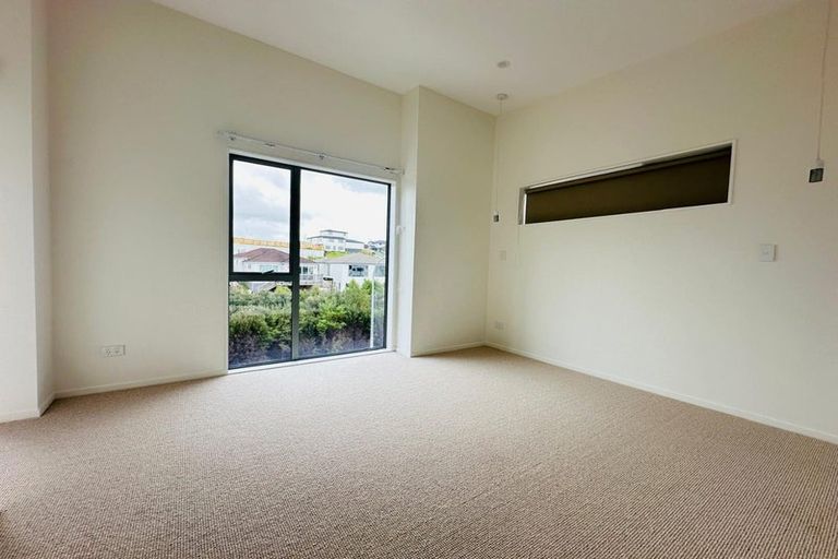 Photo of property in 39 Lawson Creek Street, Massey, Auckland, 0614