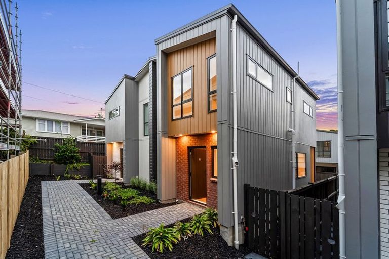 Photo of property in 22 Don Oliver Lane, Glen Eden, 0602