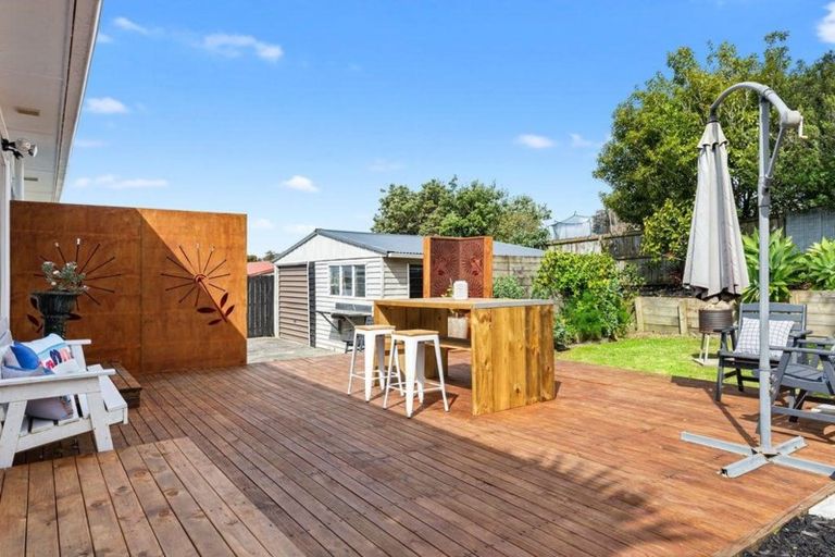 Photo of property in 14 Justin Place, Te Atatu Peninsula, Auckland, 0610