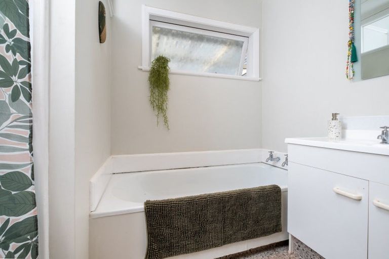 Photo of property in 2a Hinton Road, Taradale, Napier, 4112