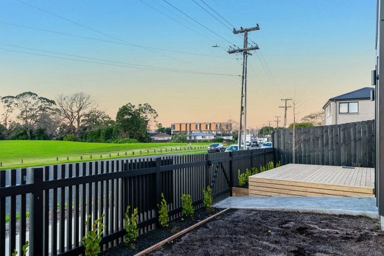 Photo of property in 32 Tiraumea Drive, Pakuranga, Auckland, 2010