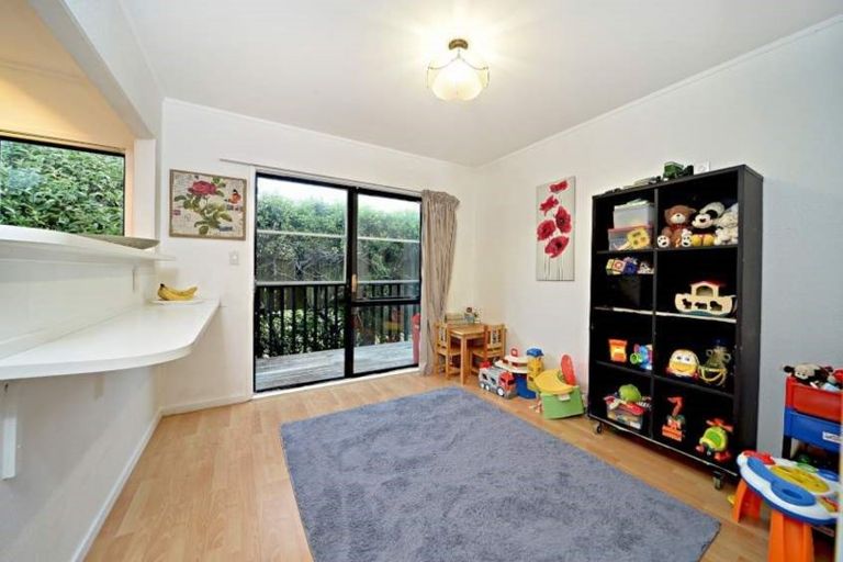 Photo of property in 39 Lastel Place, Shelly Park, Auckland, 2014