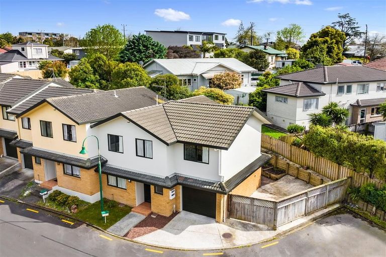 Photo of property in 1/2 Arawa Street, New Lynn, Auckland, 0600